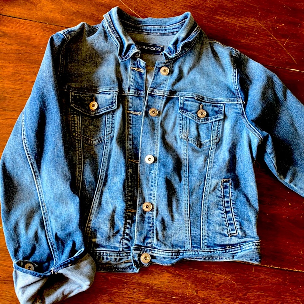 Maurices Brand, women’s sizeXL, denim jacket.